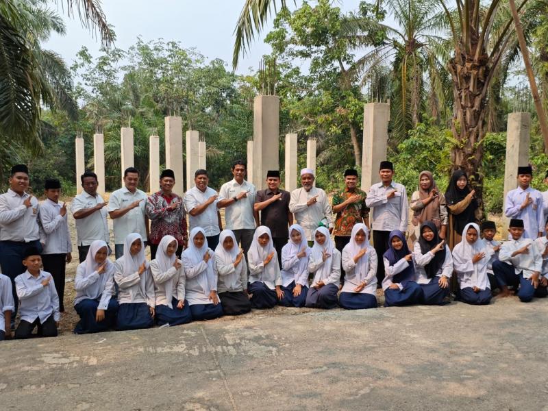 DPRD Rohul PTPN IV Regional III Kucurkan Bantuan Puluhan Juta untuk Sektor Pendidikan