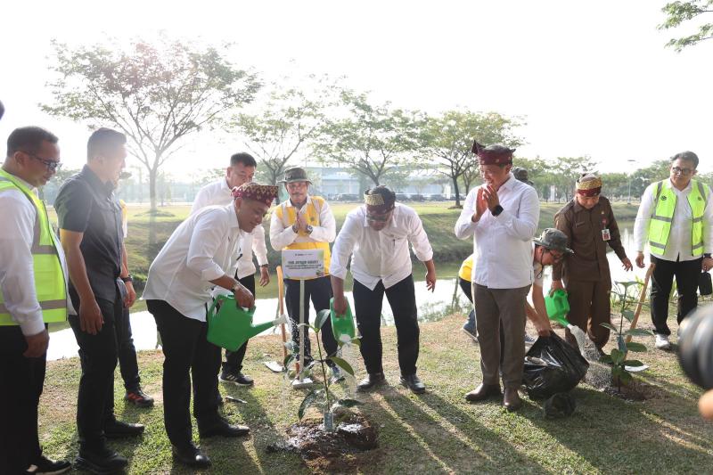 Menteri Lingkungan Hidup-PTPN IV PalmCo Luncurkan Gerakan Tanam 1,5 Juta Pohon
