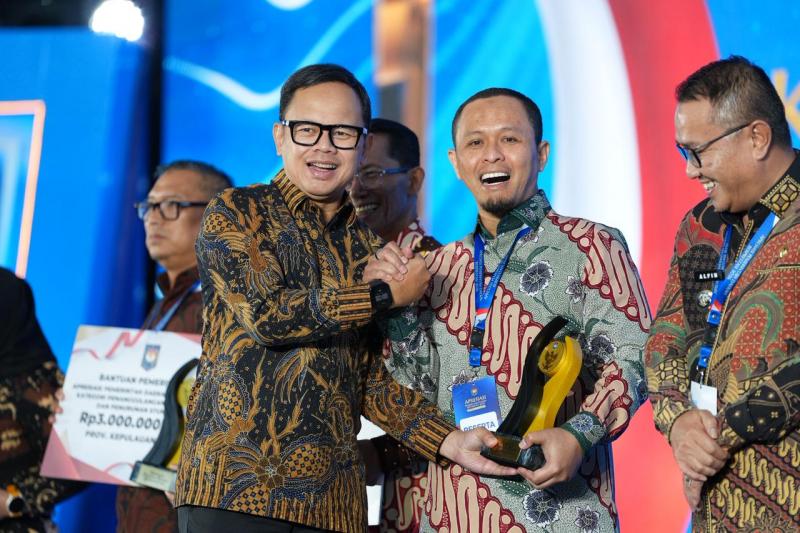 Wali Kota Pekanbaru Agung Nugroho Terima Penghargaan dan Insentif Fiskal dari Kemendagri