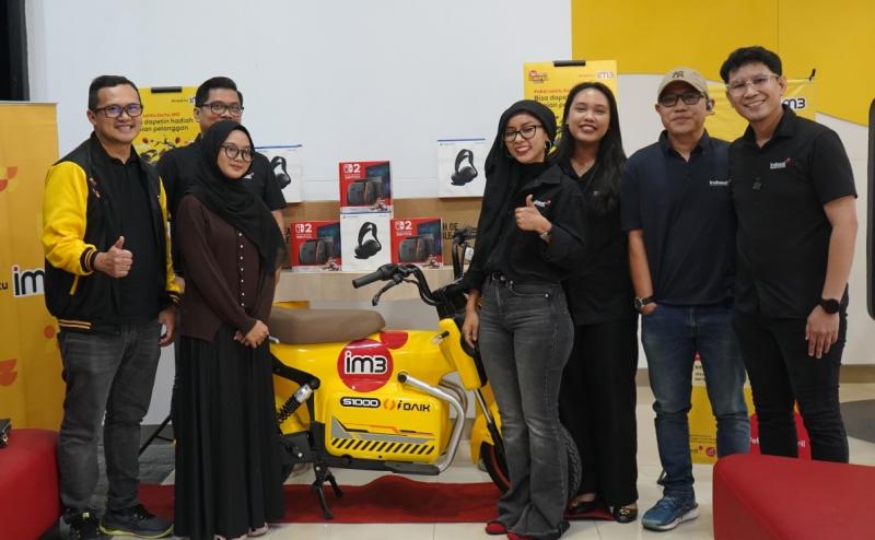 Nyata Hadiahnya: IM3 Pasti Simpel Bikin Pelanggan Sumatra Pulang Bawa Motor Listrik