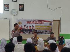 Sejumlah Personil Polsek Sinaboi Kunjungi SMAN 1 Sinaboi