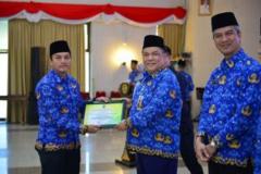 Dua Pegawai Diskominfotik Provinsi Riau Terima Penghargaan ASN Berprestasi