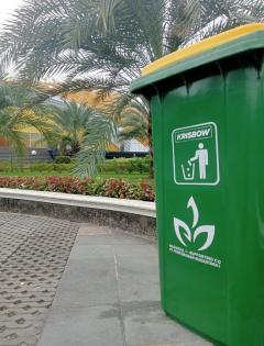 Mesjid Agung Lubuk Pakam Terima Bantuan Tong Sampah dari PTPN1 Regional 1