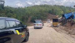 Dialihkan, Jalan Riau - Sumbar Lumpuh Total