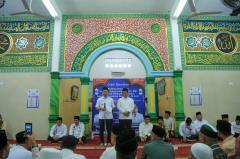 Safari Ramadhan di Masjid Al-Munawwarah, Walikota Pekanbaru Serahkan Bantuan Pembangunan