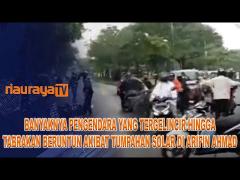 TUMPAHAN SOLAR DI ARIFIN ACHMAD MENGAKIBATKAN TERJADINYA KECELAKAAN YANG MELINTAS