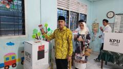 Cagubri Syamsuar dan Keluarga Selesai Memilih di TPS 23