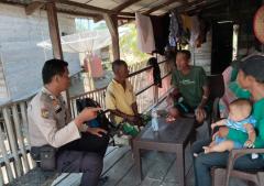Bhabinkamtibmas Sungai Bakau Sambang Warga di Sungai Coa Rohil