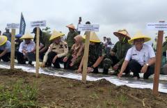 Pj Wali Kota Pekanbaru Luncurkan Pekanbaru Bertani dan Canangkan Gerakan Menanam Cabai