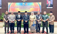 Lantik Dirut Perumda Tuah Sekata, Bupati Zukri: Berikan Kontribusi Maksimal dan Profesional