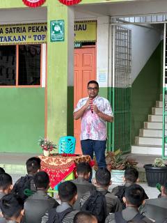Wujudkan Pilkada Damai, AKBP Boby Sosialisasikan Bahaya Narkoba di SMK Taruna Satria