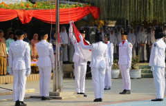 Pimpin Upacara Sumpah Pemuda, Ini Pesan Gubri ke Siswa