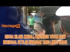 PENGEMUDI TOYOTA RUSH MENINGGAL DITEMPAT USAI TABRAK TIANG LAMPU MERAH