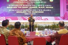 Pj Gubernur Riau Tekankan Pentingnya Kolaborasi dalam Acara Pisah Sambut Danrem 031/WB