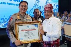 Kapolda Riau Irjen Iqbal Terima Piagam Penghargaan dari Kepala BNN RI
