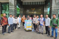 Siap Hadapi Sidang PHPU, Bawaslu Riau Serahkan Berkas Keterangan dan Alat Bukti Ke MK