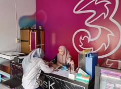 Berdayakan UMKM Lokal, Tri Perluas Pusat Layanan 3Kiosk di Sumatera