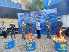 Bea Cukai Riau Musnahkan Barang Ilegal Rp44,82 M, Negara Selamat Rp26,9 M