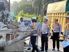 Kecelakaan Beruntun Tewaskan 5 Orang di Pelalawan, Dirlantas Polda Riau Langsung Monitoring ke TKP