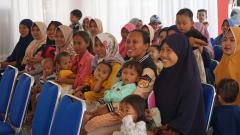 Ratusan Warga Jember Terima Bantuan Penanganan Stunting dari Program TJSL PTPN I Regional 4