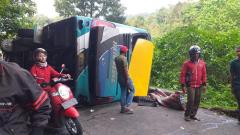 Bus Rombongan Mahasiswa Universitas Riau Terbalik di Silaiang Sumbar, 33 Orang Luka-luka