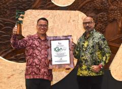 Program eSIM dan Edukasi Lingkungan Bebas Sampah, Smartfren Raih Indonesia Green Awards 2024