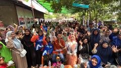 Blusukan ke Kampung Teluk Leok, Agung Nugroho Diserbu Warga