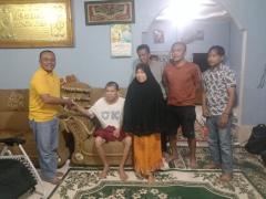 Usai Jamu Makan Malam, Peri Sandria dan Yurnalis Jenguk Pemain Legend Pasir Sialang